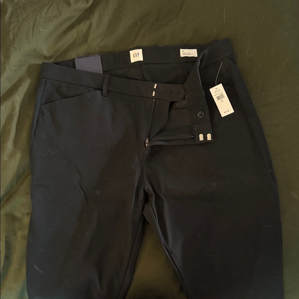 GAP Signature Skinny Ankle Pants in Black